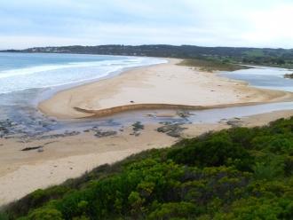 The river mouth is open with plentiful sand on the SW side of the river mouth. The river flow is over easterly rock shelves at the river mouth and the estuary water height is not falling below 0.90mAHD.