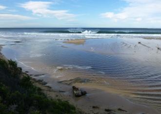 30/04/2016 at 9.10, Barham river mouth opening: The berm clearance is small but the river mouth has been artificially opened.
